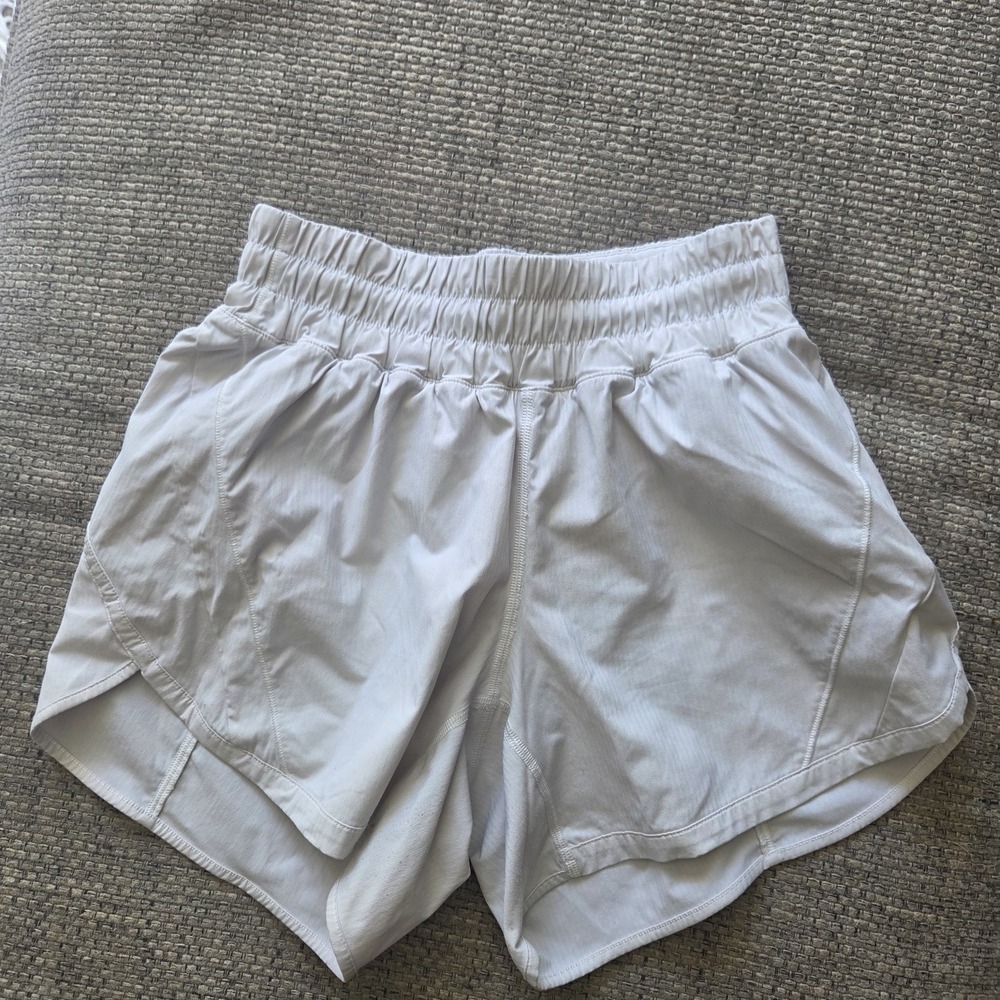 LULULEMON TRACK THAT HIGH RISE Womens Sz 4 White Lined Athletic 5" Shorts